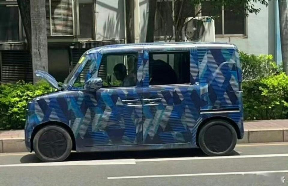 据说这是比亚迪的全新车型是全球第一款纯电K-CAR吗天啊，要不直接先出右舵版，卖