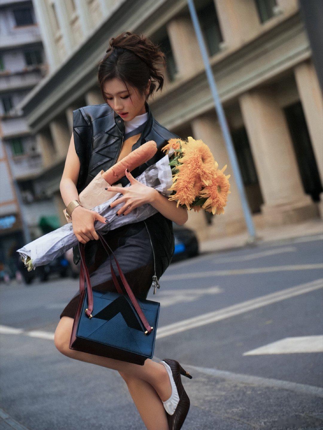 李兰迪早八都这么美 完全反复看到了当代打工人的精致生活了呀，咱就是说李兰迪早八都