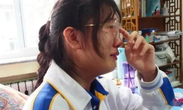 2013年，女孩坚决称自己高考明明考了586分，再次查询却发现，只剩下了364分