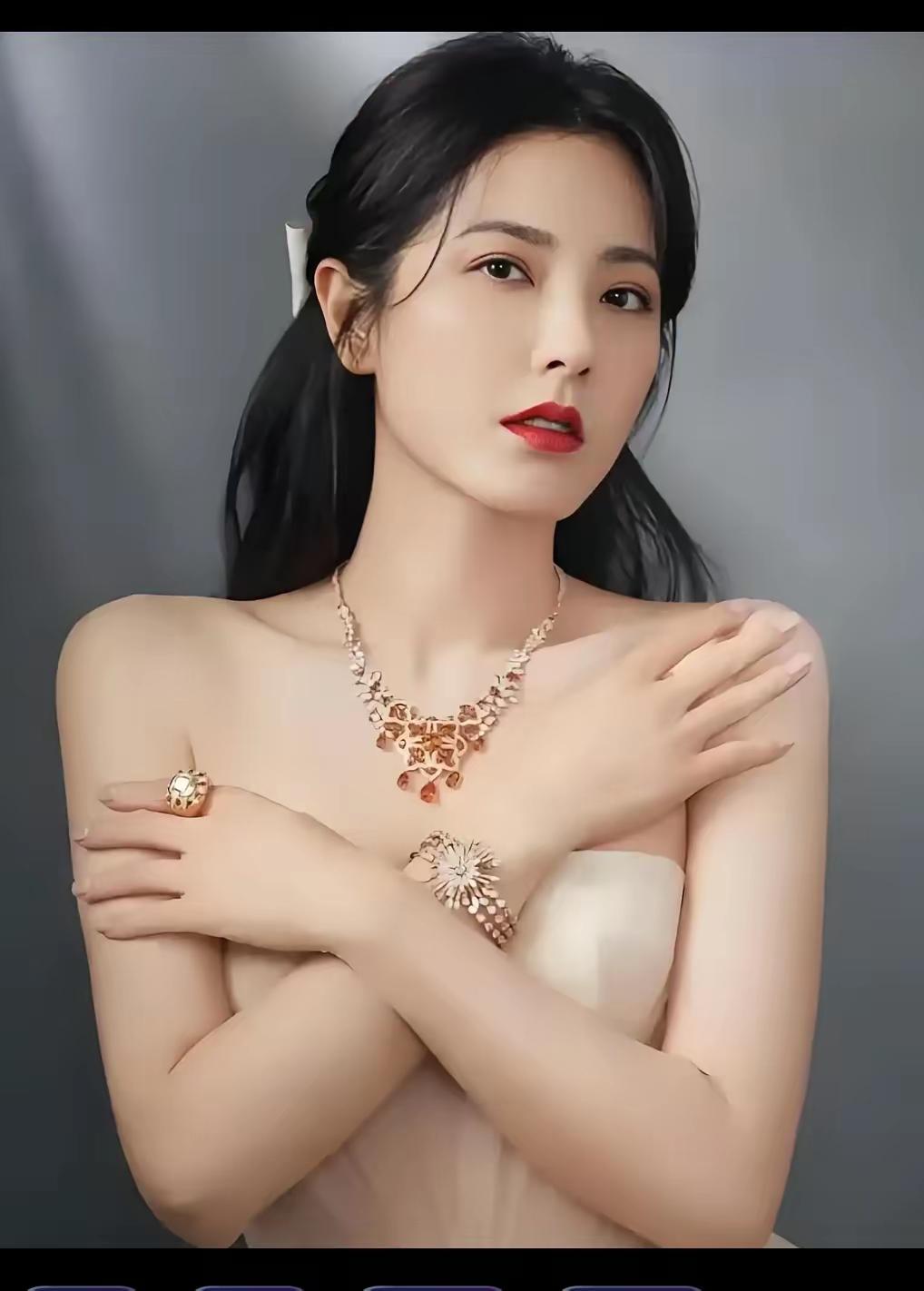 下面这个女人是征服无数男人的女演员，现在已年过半百，仍然是单身，多可惜，这么好优