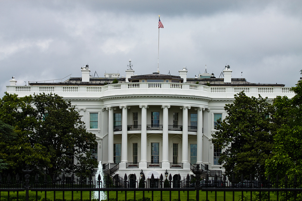 【#美参议院通过终止特朗普全面关税政策决议# 】当地时间10月30日，央视记者获