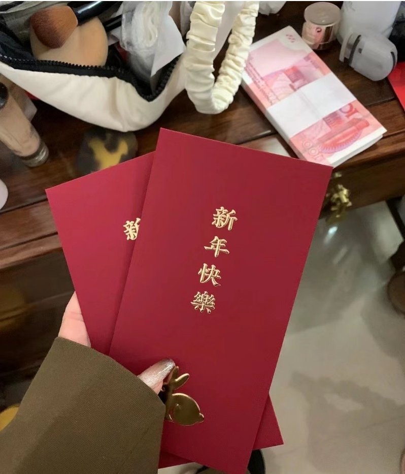 小时候年味是一种期盼 长大后年味是一种回忆 我们好像不再期待过年 过一年老一岁 