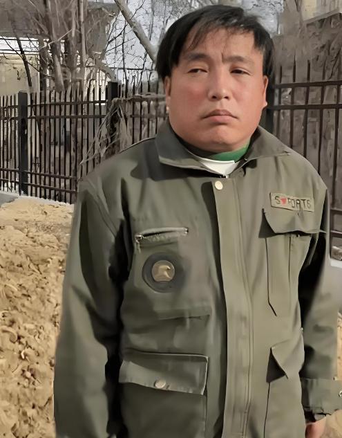 2008年，宋小宝拜访师傅赵本山时说：“你能不能收我一个朋友为徒？他有极高的喜剧