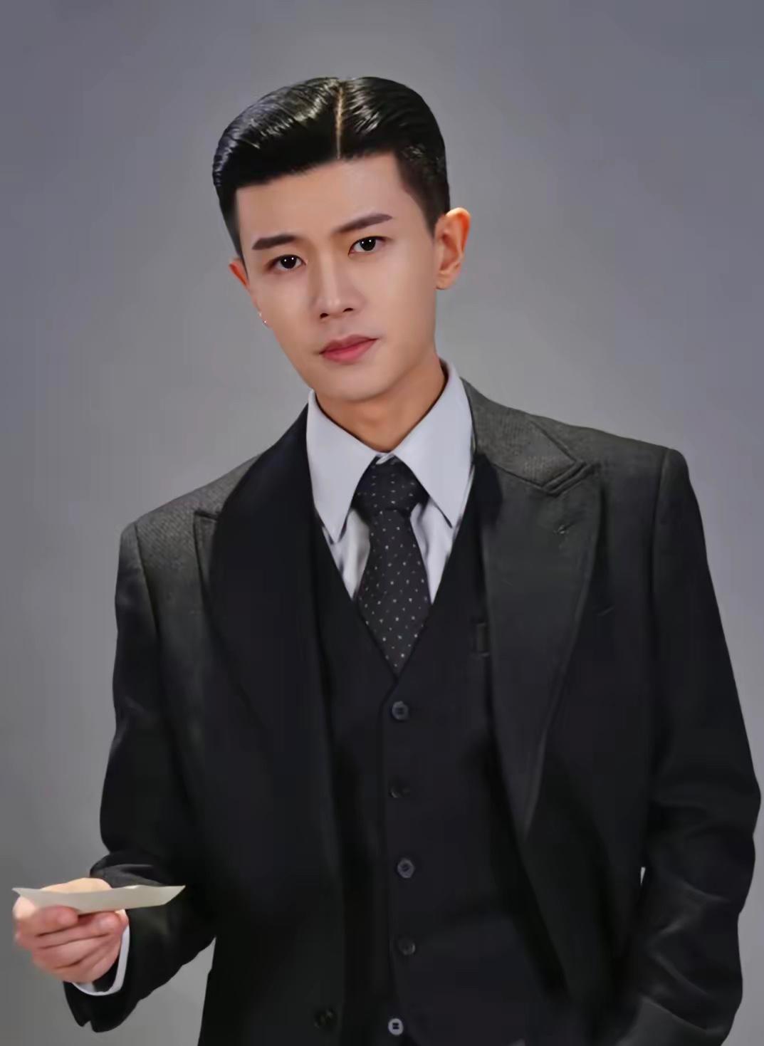 任嘉伦啊任嘉伦，你要实在不行就退圈吧！
​主要是我实在看不下去了，你都已经36岁