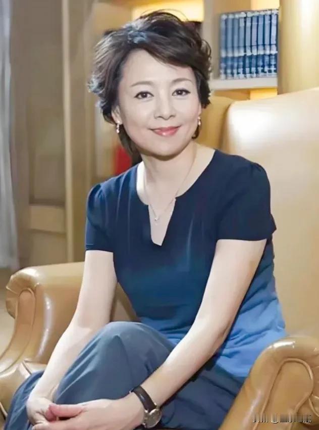 张瑜一位在荧幕上留下无数经典角色的女演员，她不仅演技精湛，更有着与众不同的魅力，