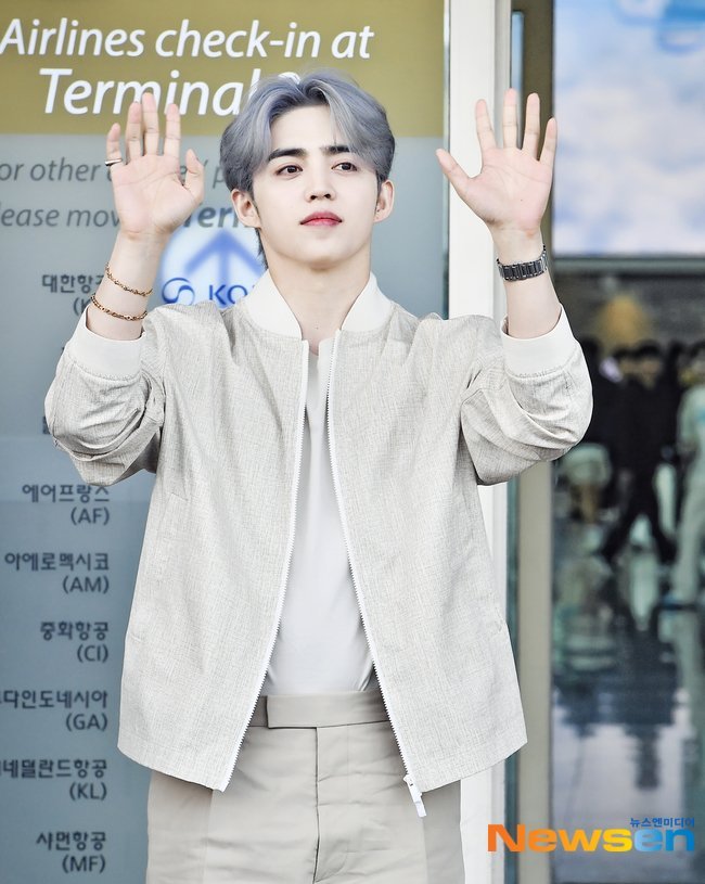 SEVENTEEN崔胜澈今日飞纽约，作为BOSS全球品牌代言人参加2025Met
