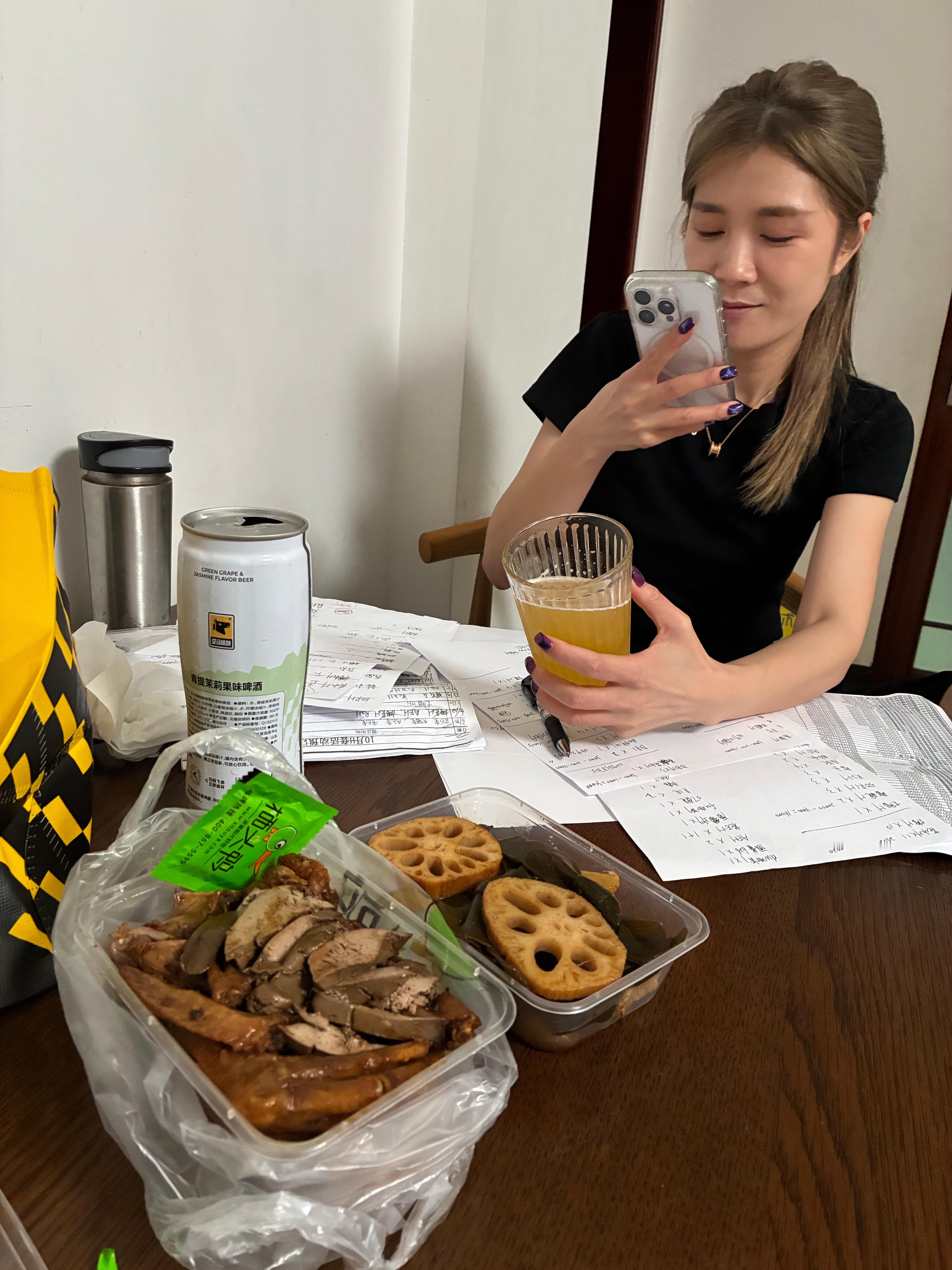 娃睡了！喝点～老婆还要加班，我陪她[污] ​​​