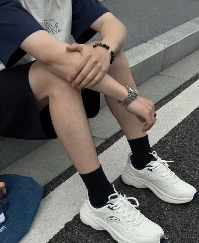 运动通勤真的火了，你有多久没穿过皮鞋了？

昨天和几个在大厂上班的朋友聊穿搭，本