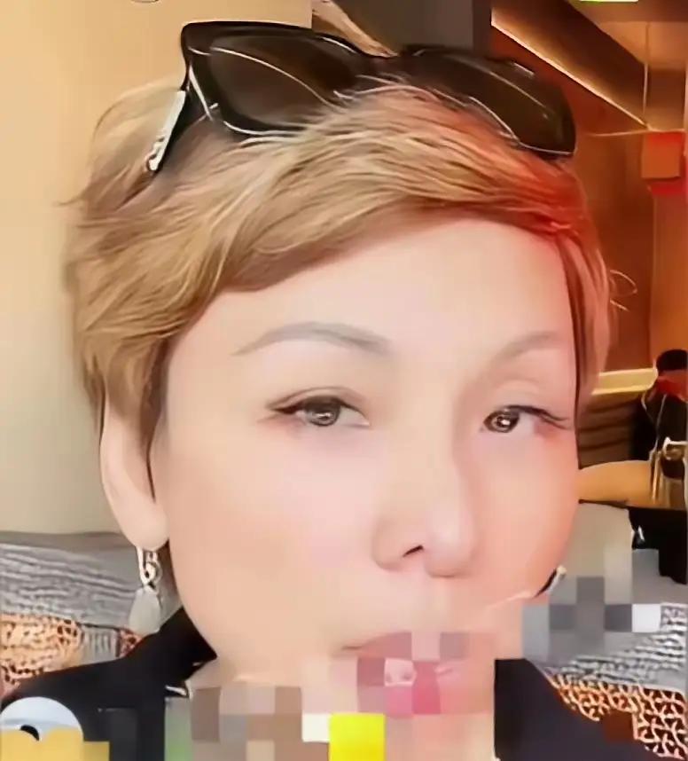 洋洋力挺马筱梅！
兰姐生日当天网上议论不断，如今洋洋总开播硬核辟谣，洋洋总在直播