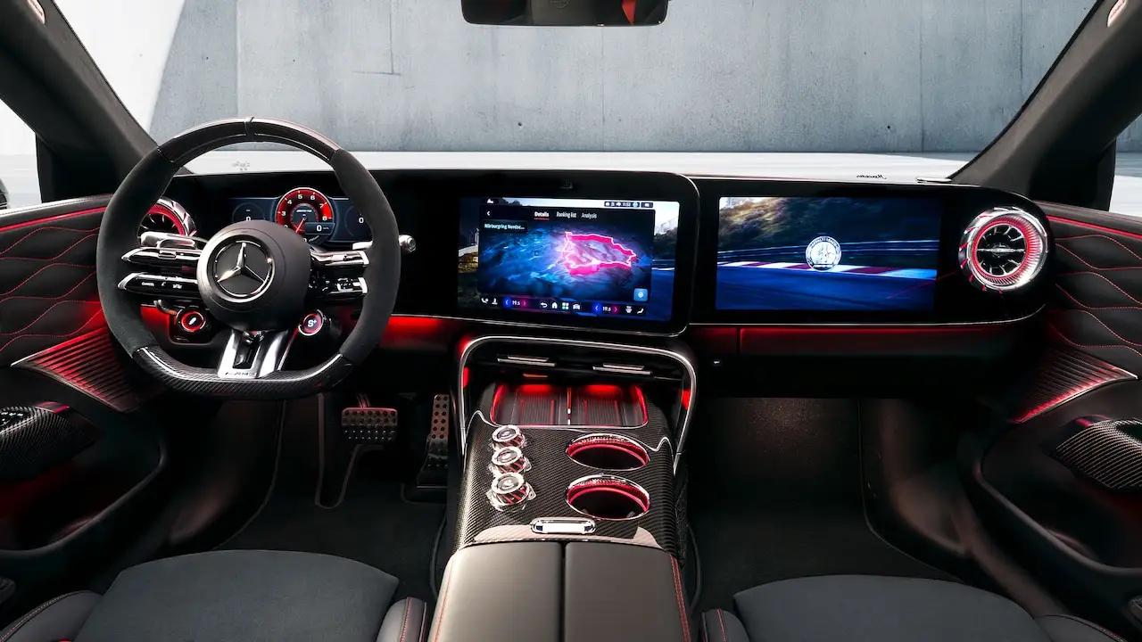 奔驰新的AMG GT4门内饰官图来了，纯电三电机，奔驰要在电车上发力了，中控依旧