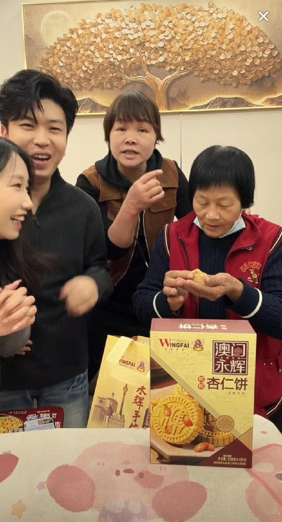 丈母娘看女婿怎么看怎么顺眼 ，今天叶瑞聪姐姐叶子晴的直播间里，子晴的男朋友加入了