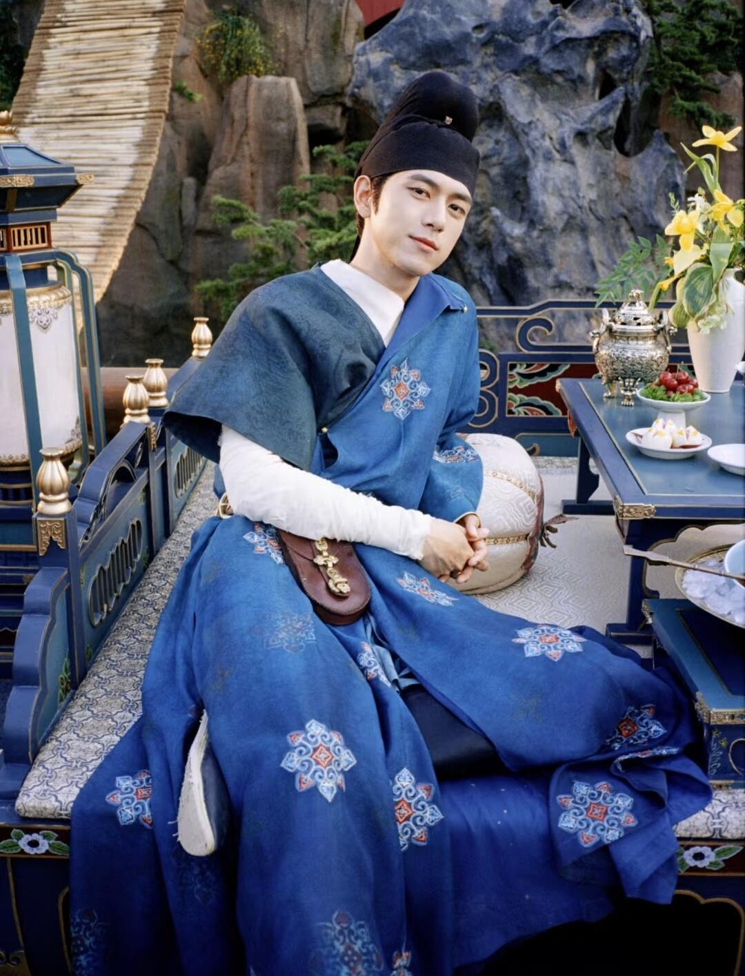 国色芳华李现与古装的适配度满分蒋长扬硬帅，不管是什么风格的服饰都能完美消化！李现