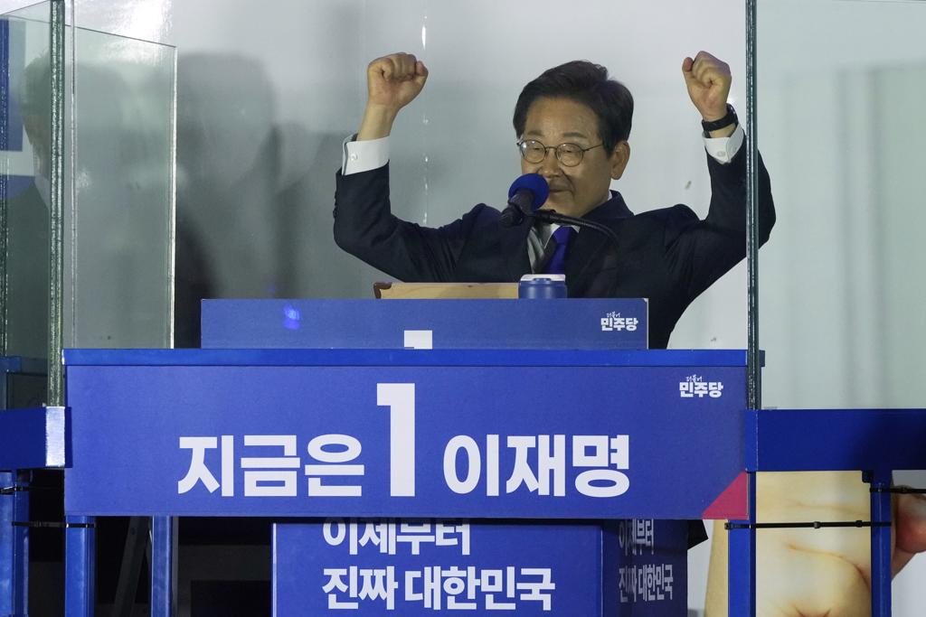 李在明当选韩国总统后，随即走马上任，于上午10时举行宣誓就职仪式。在昨日举行的韩