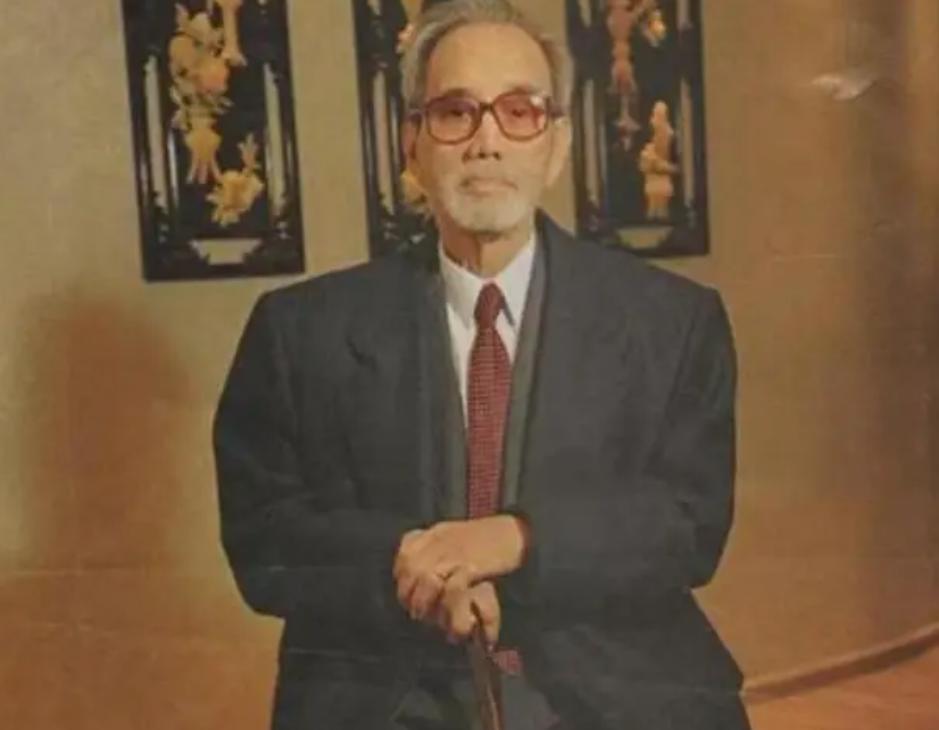 1953年，精通三门外语的志愿军战俘程立人拒绝回国。没想到，流亡30年后，他竟成