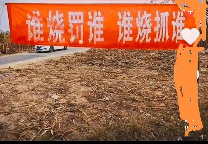 八个字，顺也可读，反也可读，顺着读你凶我，反着读我骂你，谁也不让着谁。反着读的似