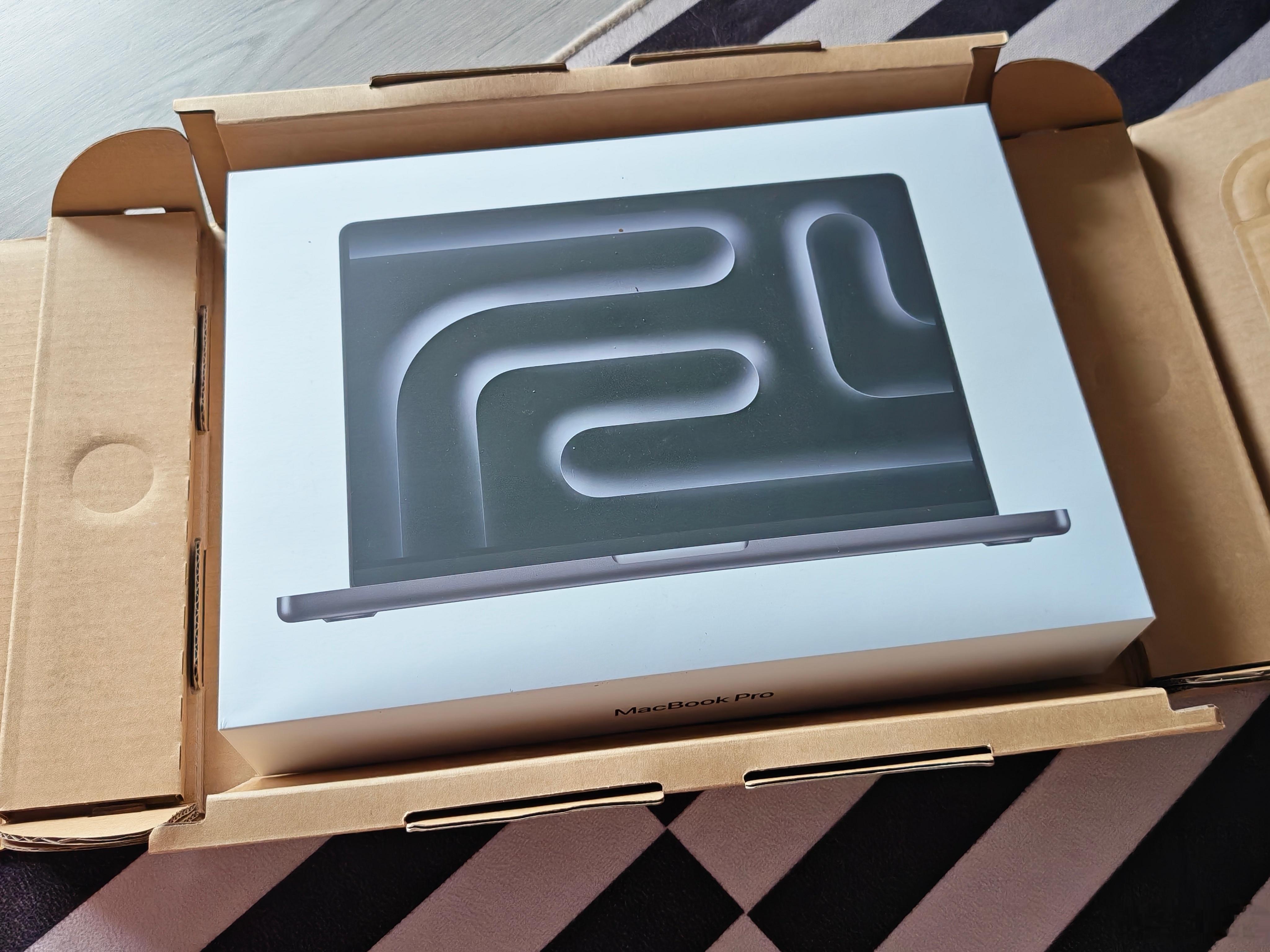 刚刚，我的 MacBook Pro 回来了… 