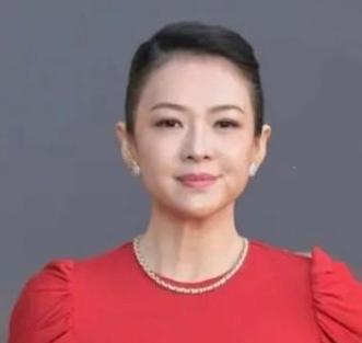 近日，首届CMG中国电影盛典红毯在北京举行，章子怡身穿一袭红裙惊艳亮相。相关生图