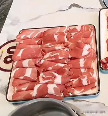 内蒙古的羊肉,哪里的最好吃?听说内蒙古锡林郭勒盟的羊肉最好吃，因为羊吃的都是中草