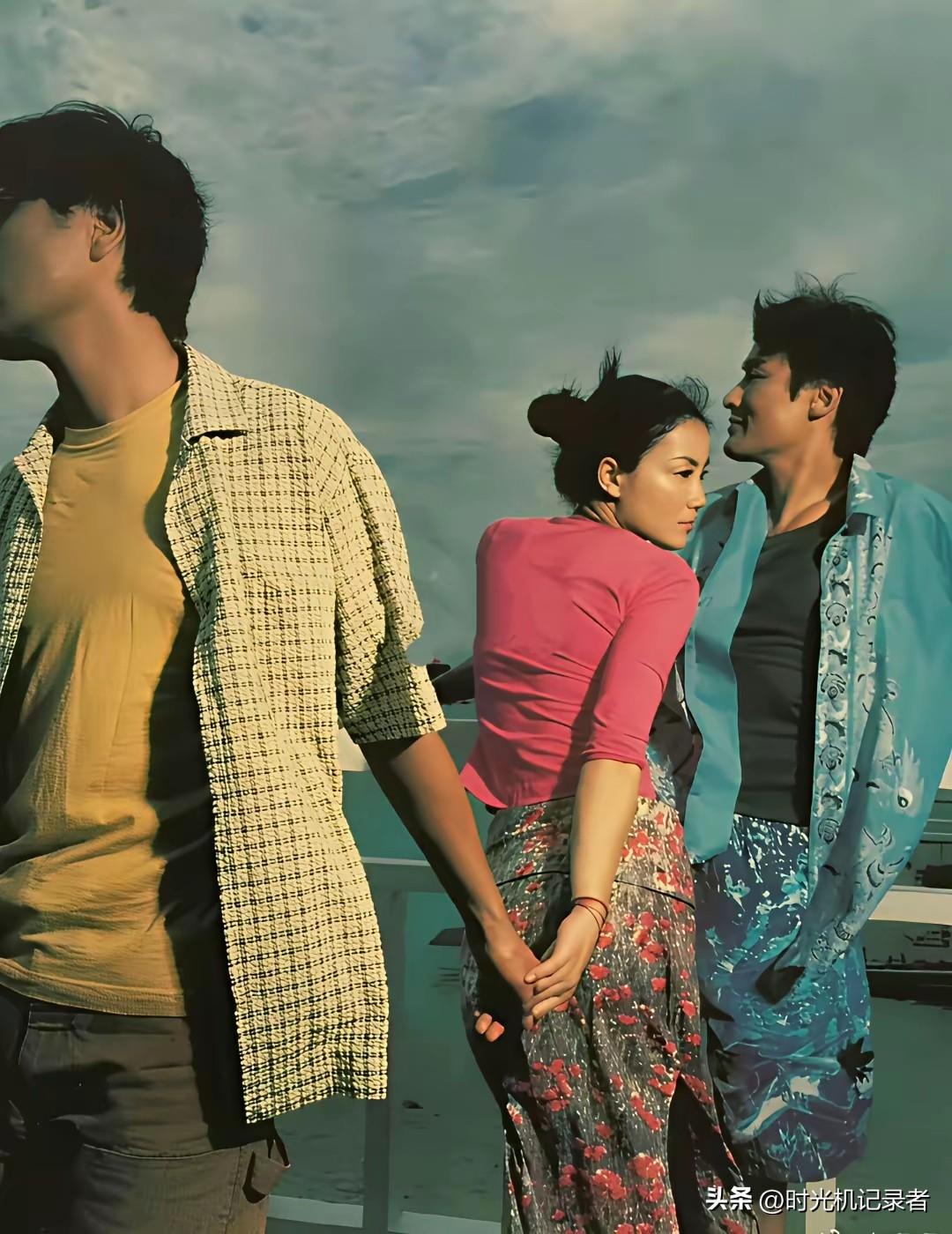 王菲果然是人间尤物，左拥右抱着张国荣和梁家辉。
王菲也是很多人想要却得不到的女人