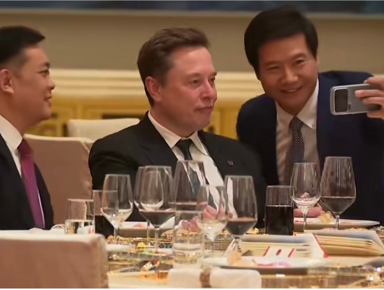雷军马斯克合影雷总这张自拍什么时候会发微博呢？ 