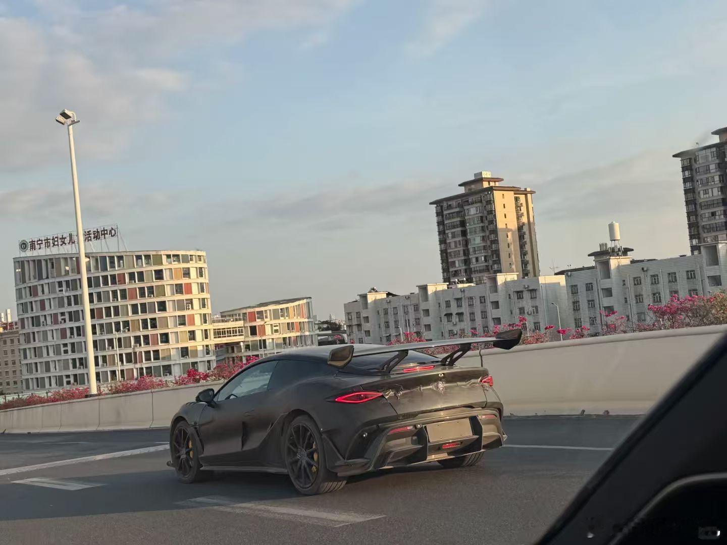 这尾翼和仰望 U9 同款？