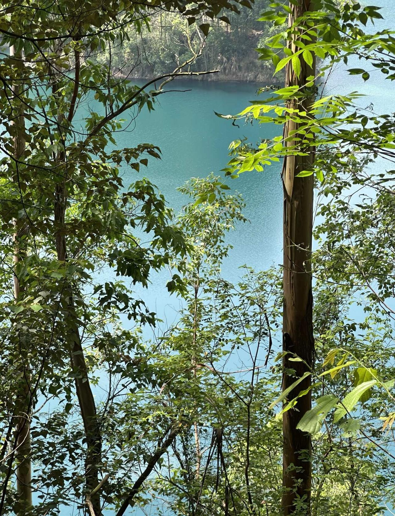 六片山～蓝眼泪
乘坐11号线至永泰站B2口出站
最开始是要爬一段楼梯 我不喜欢好