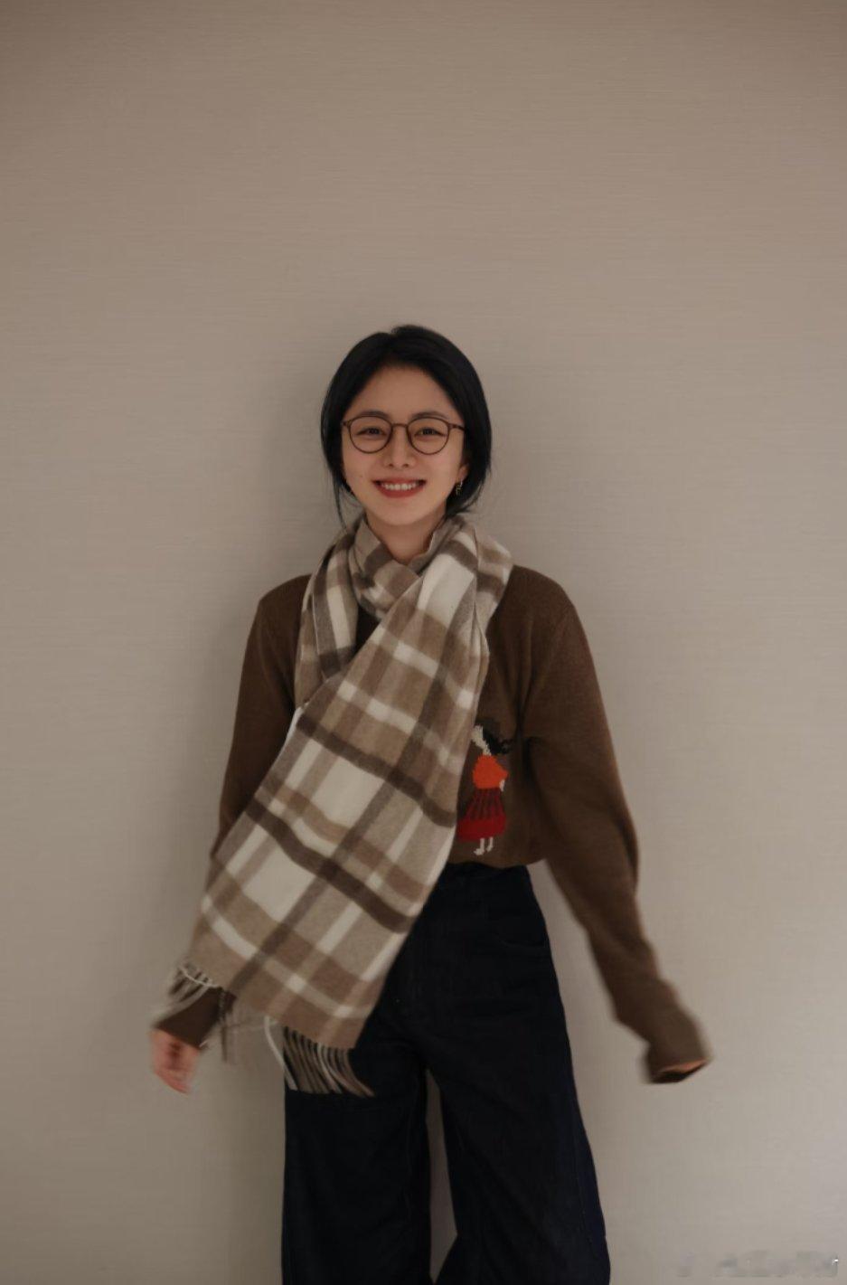 谭松韵分享的一组日常图片～“🤓不是今天拍的，随便发发你随便看看，最近太懒了，珍