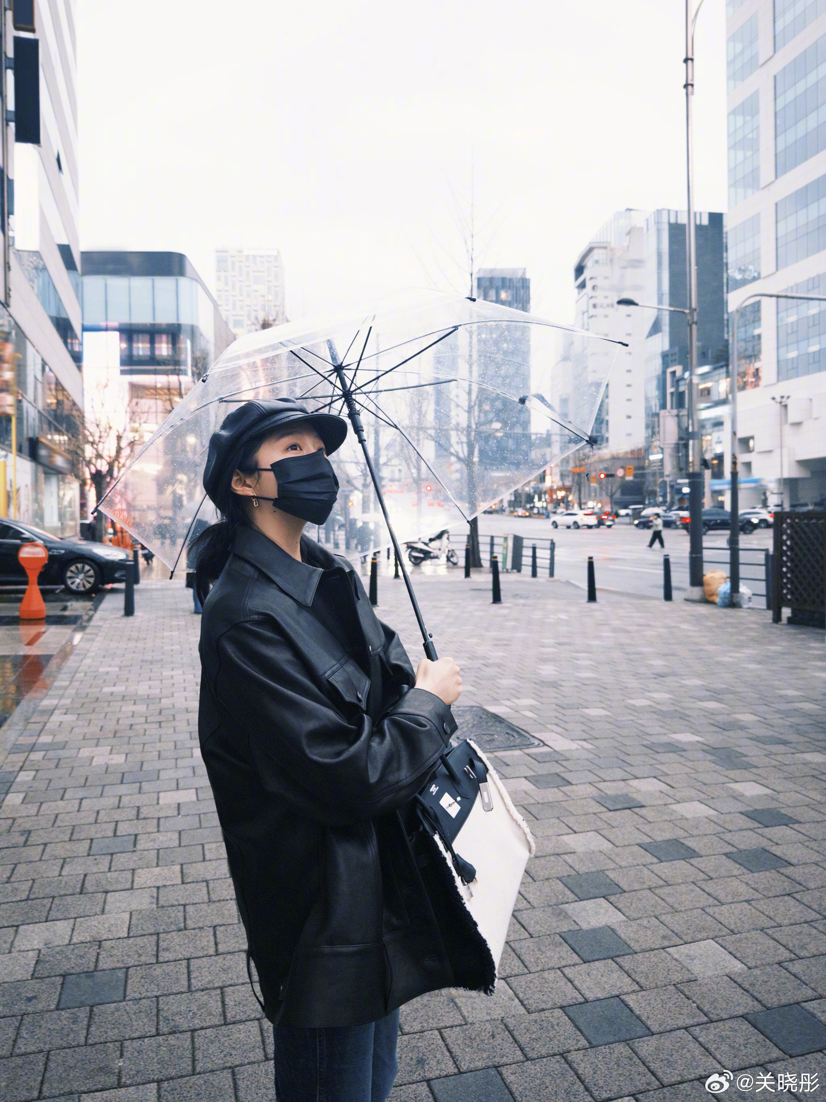 关晓彤也知道自己是撑伞的神吧☔ 