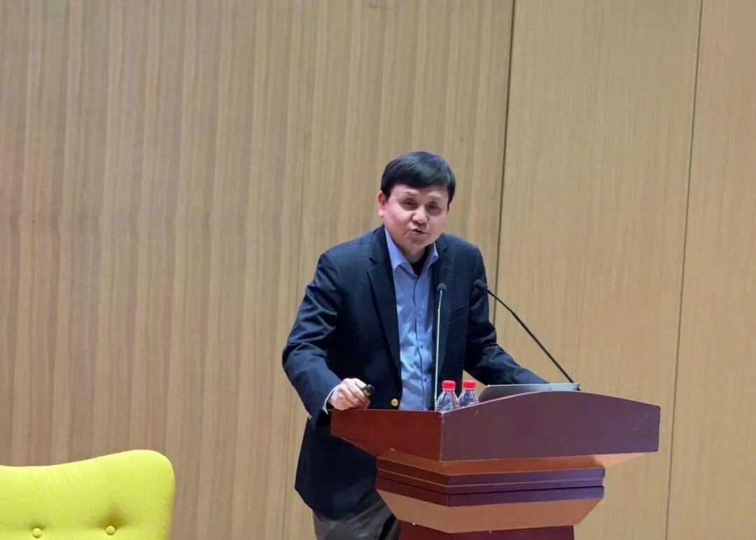 #专家称人类理论上可活120岁##张文宏说想让大家都能活得更长#【#张文宏畅谈退