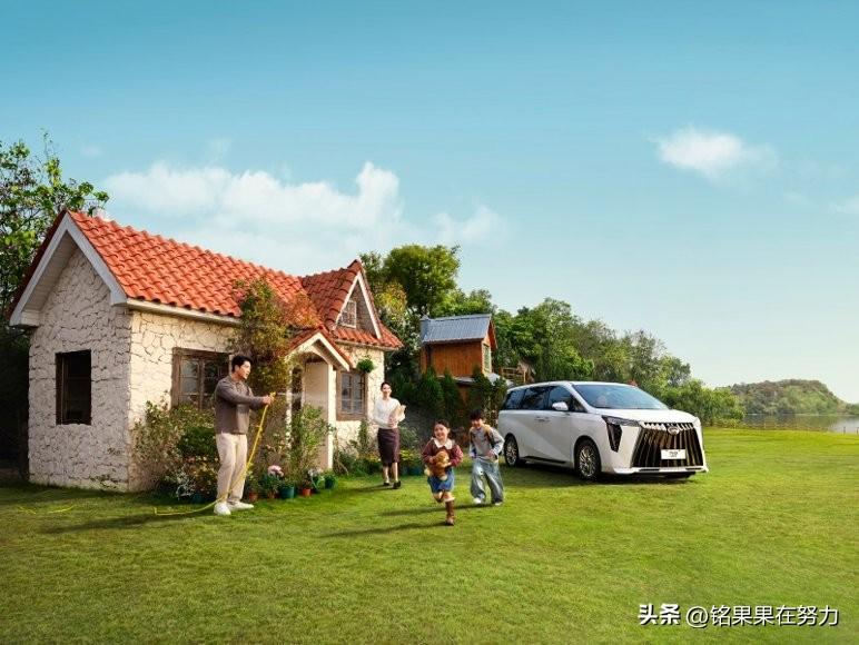 之前看合资MPV，混动版动不动二十五六万，配置还一般。直到看到2026款传祺M8