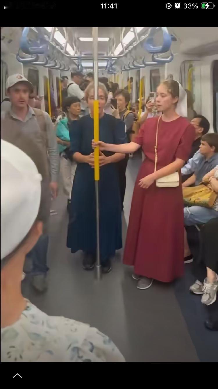 确实有人对港人有刻板印象，去到香港以后，担心自己被他们歧视与针对。
     其