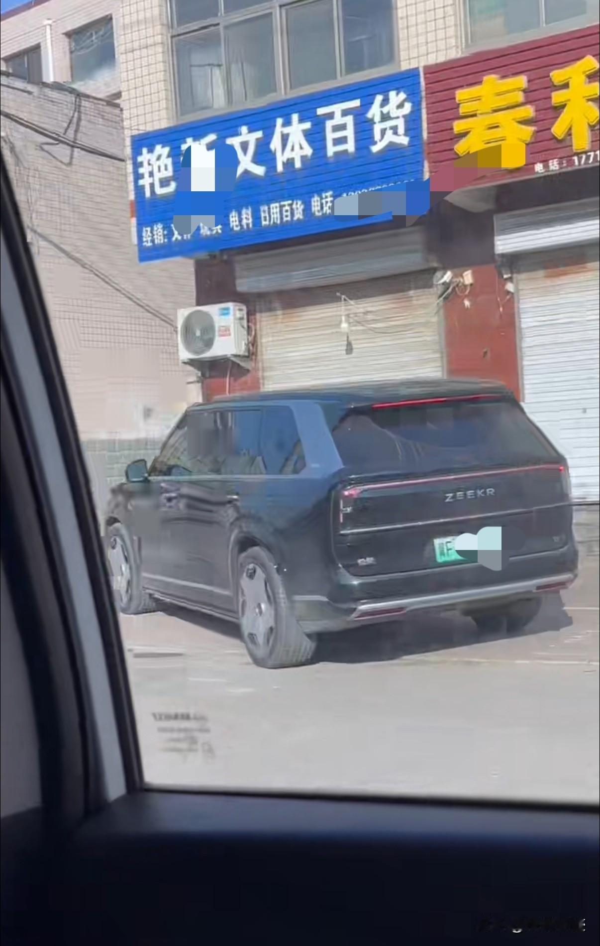 不知道保定的朋友今天发现一个奇怪的 现象没有？

那就是保定好多大街上得门脸突然