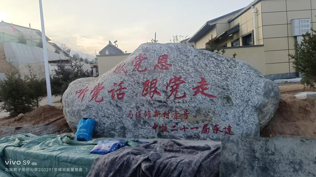 初冬里的一把温馨之火——

兰州岳研会向榆中洪灾安置房
残疾户一家人捐赠系列家具