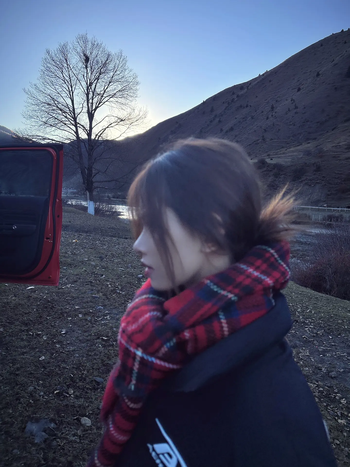 于是 我妥协了 不会想着跟你联系 也不会再幻想我们会有以后