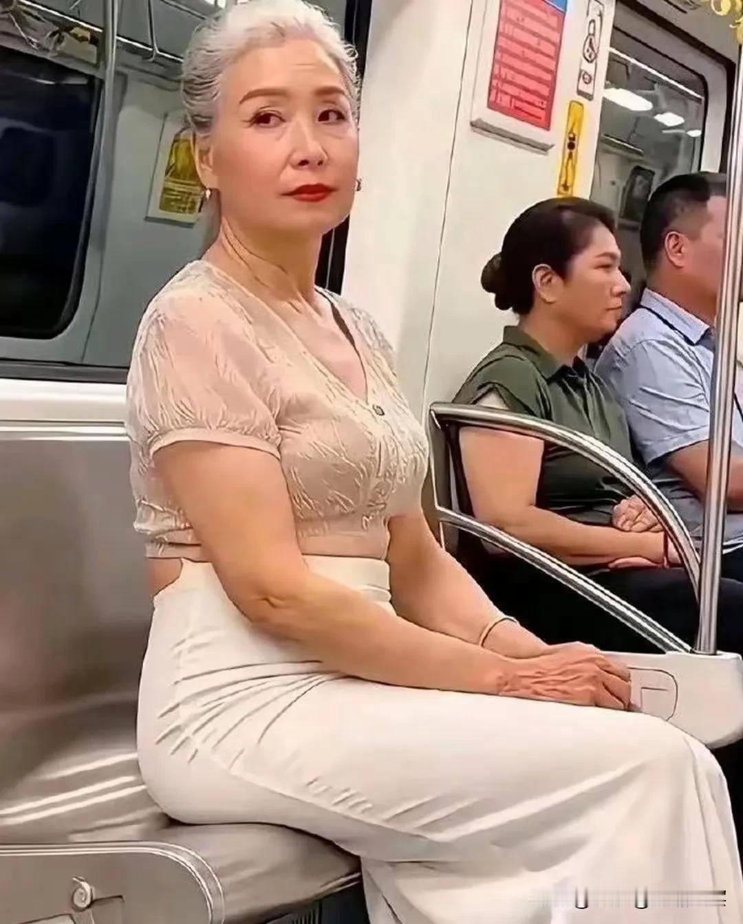 我觉得挺精致的
不喜勿喷！🙏