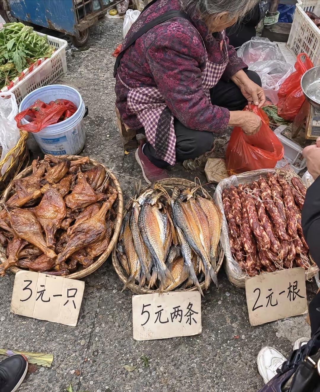 这种良心的老奶奶摊贩，已经不多见了
