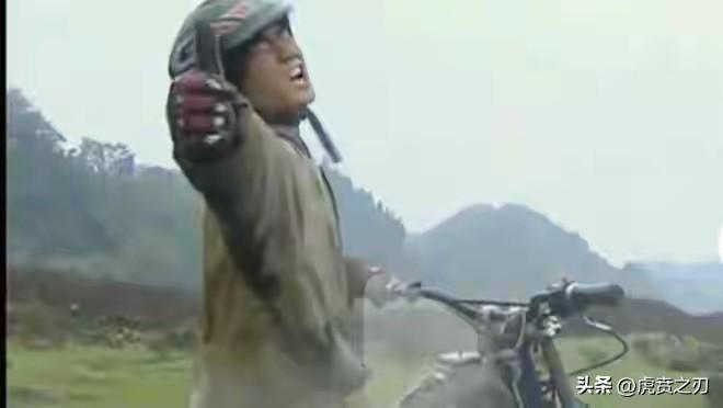 媒体：张雪与张雪峰的区别是什么？

网友：一个初中学历，一个本科学历。一个爱飙车