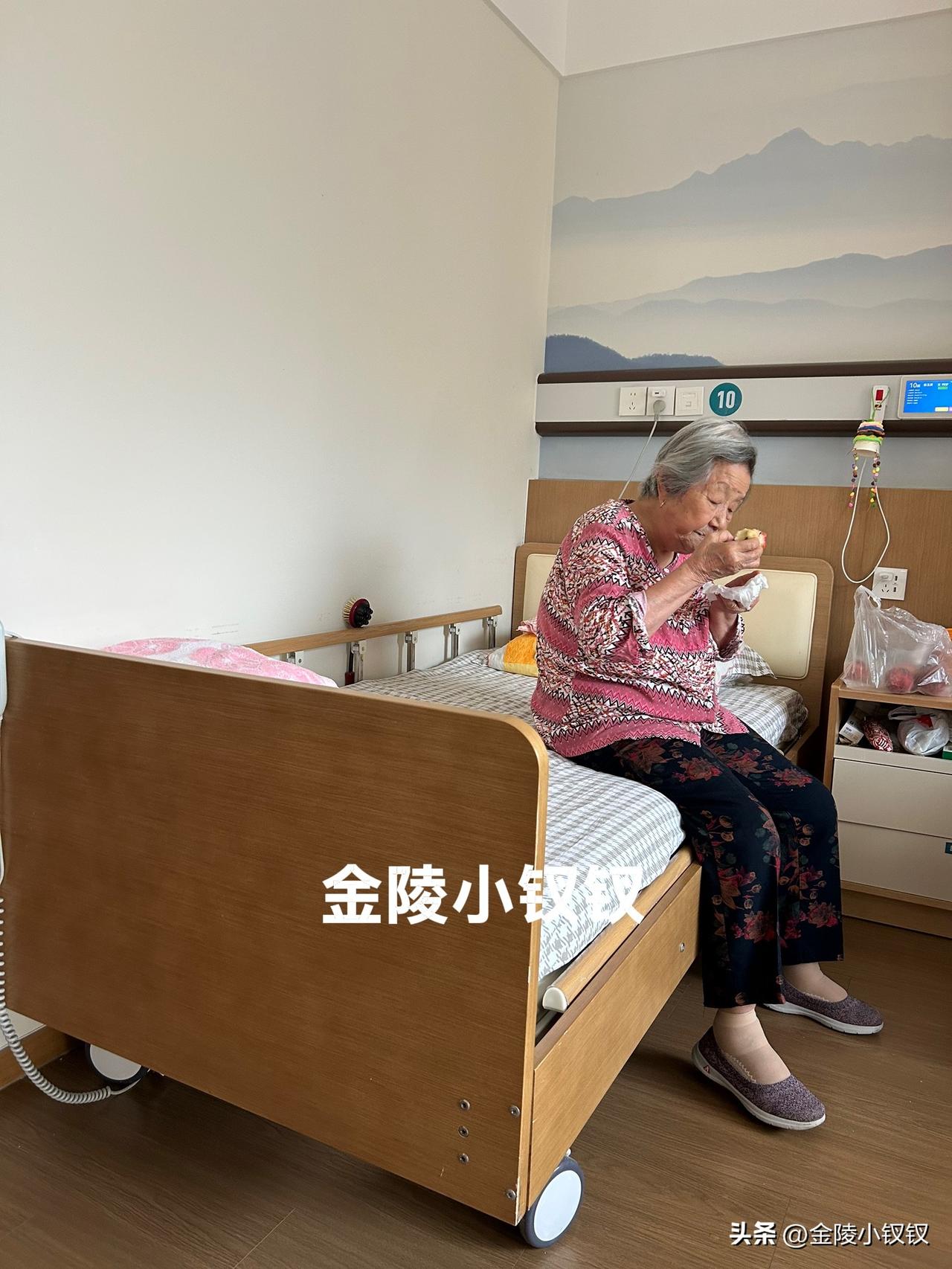 每次都失落而归

周末来看老妈挺少的，今天我的突然出现让老妈喜出望外。

今天在