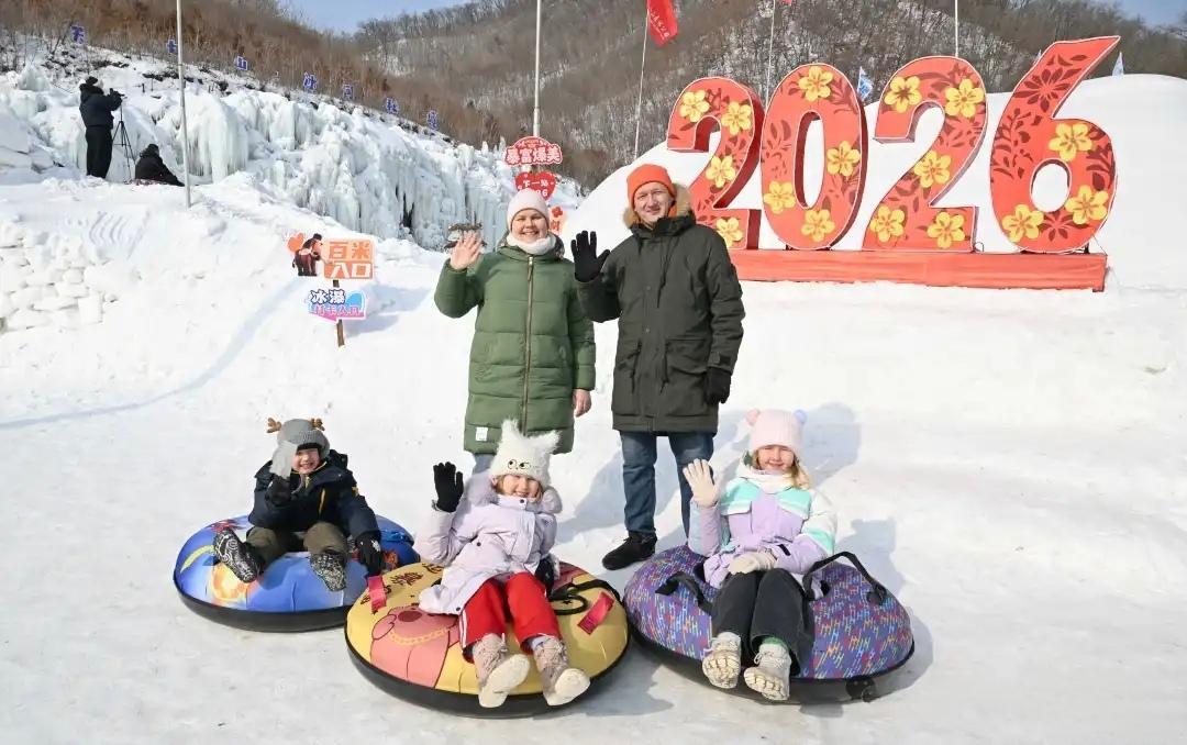 【你怎么看张爱玲说女人的生活中，一种男人是来陪你玩的，另一种男人是来给你上课的，