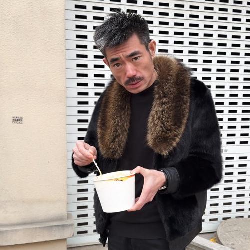 阿四也不是什么饭店的老板，我呢名人语录，我也不是什么车展背后最大的股东，我也不是