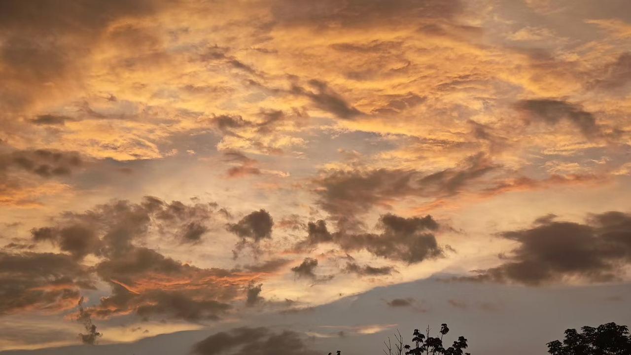 西安的夏天真是越来越有南方的感觉了，有蓝蓝的天空和好看的云朵。☁️