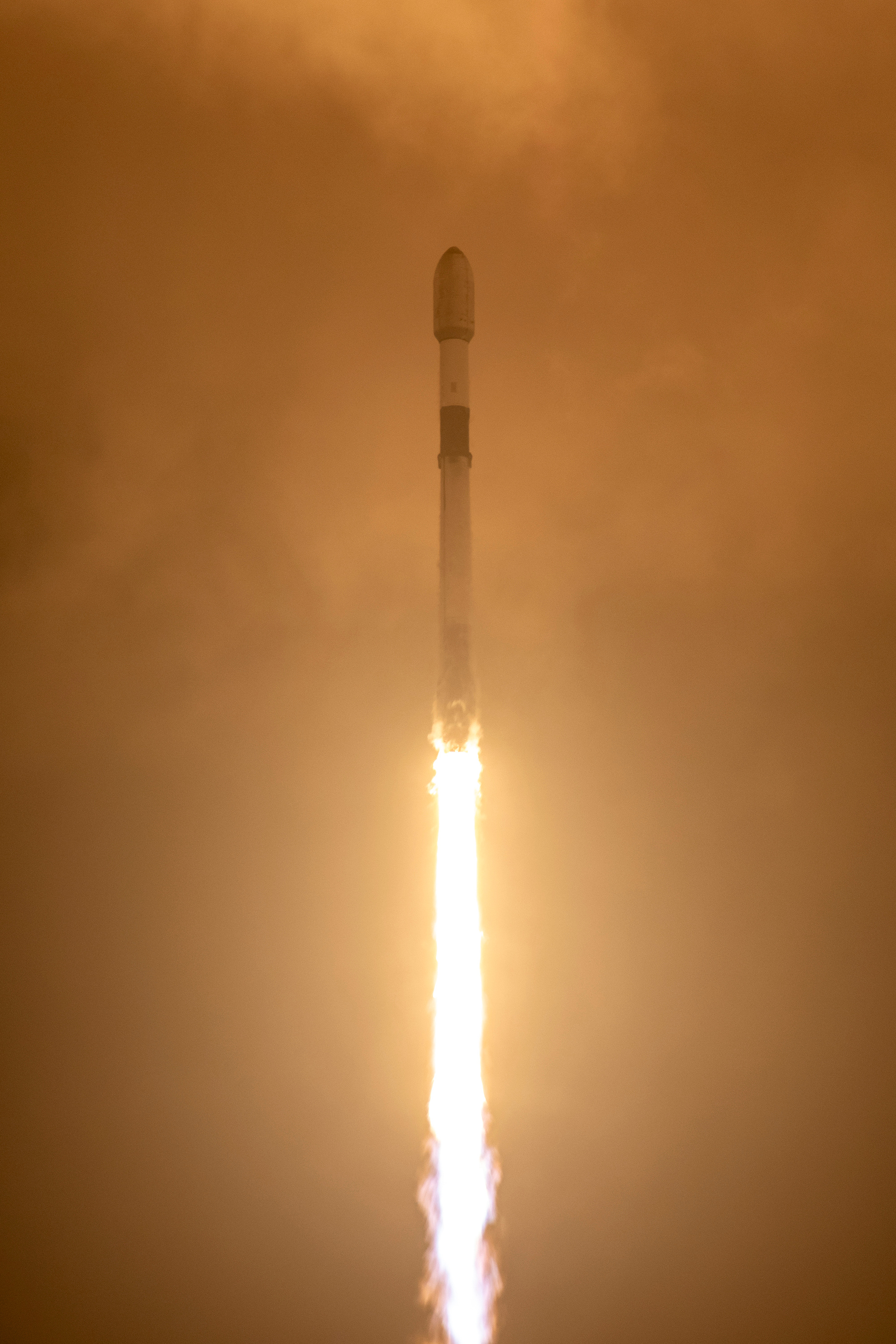 今天13:25，SpaceX在卡纳维拉尔太空军基地SLC-40，使用Falcon