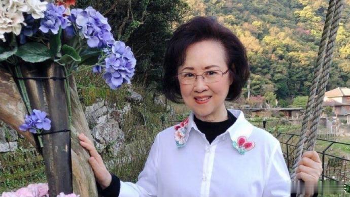琼瑶系一氧化碳中毒窒息离世  琼瑶离世原因  据台媒5日报道，琼瑶遗体4日晚被送