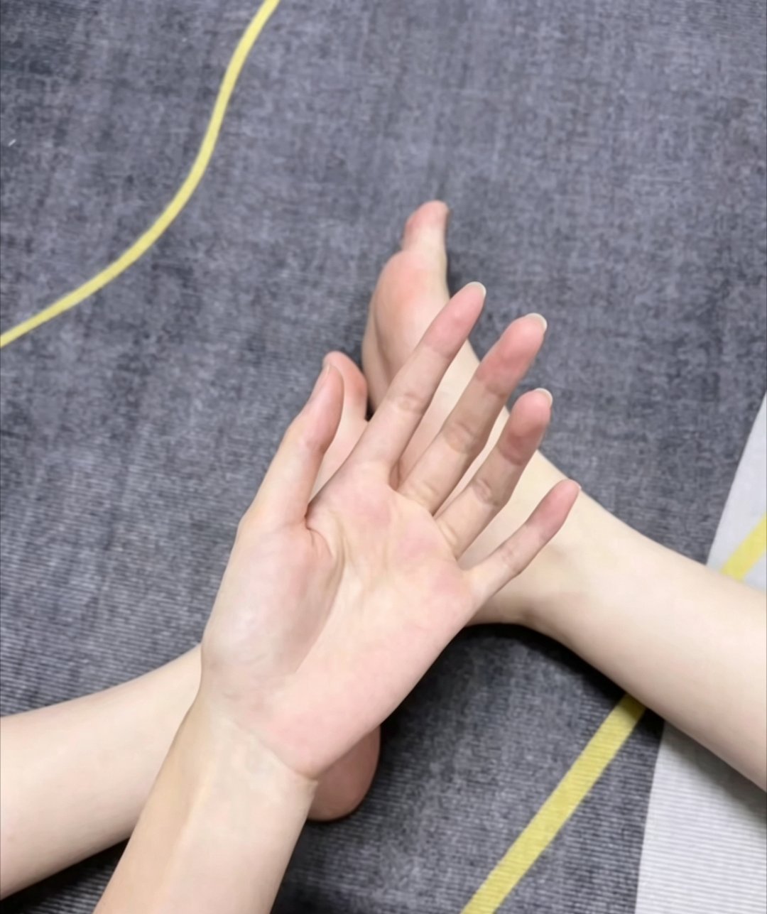 喜欢手还是脚？ 