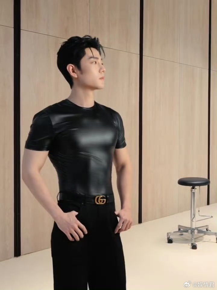 肖战国内外第一个上身的艺人肖战又开启内娱先河了咱就是说，肖战又开启内娱先河了 