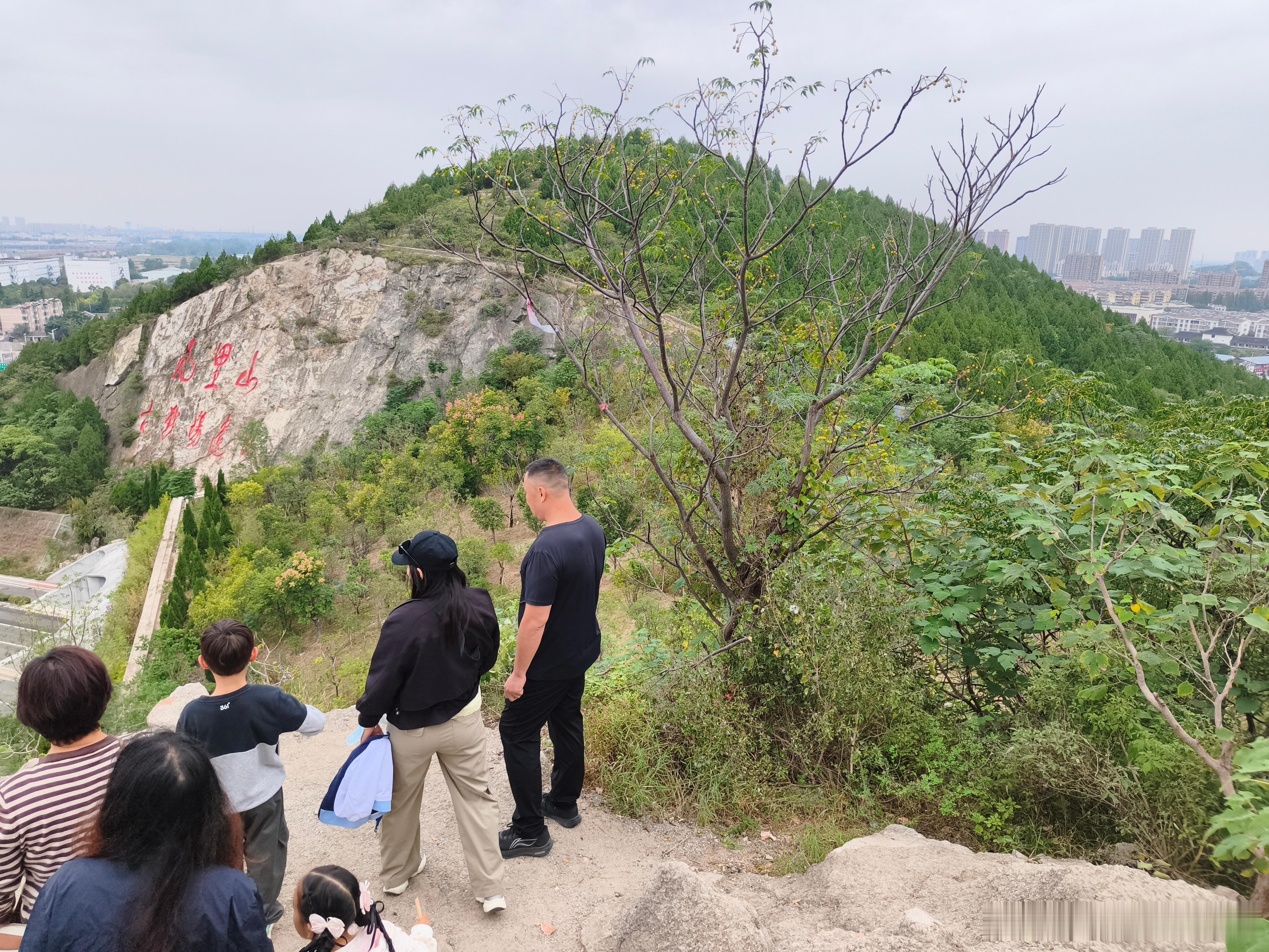 这个角度的九里小野山也不错啊[嘻嘻]原来只有我经济不行 ​​​