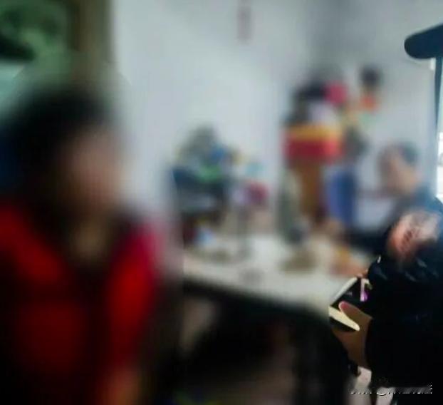 浙江杭州，单身女子点开链接，获得了一个贴心男友。“亲爱的”“老婆我想你了”这个男