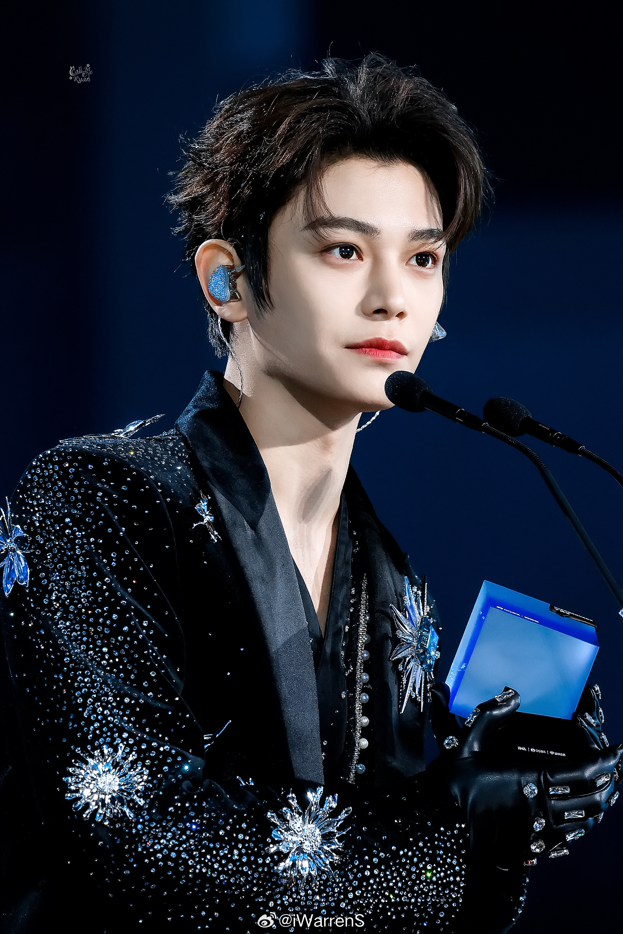 丁禹兮领奖生图状态帅的好权威呀！他很有魅力呀！王俊凯丁禹兮领奖生图