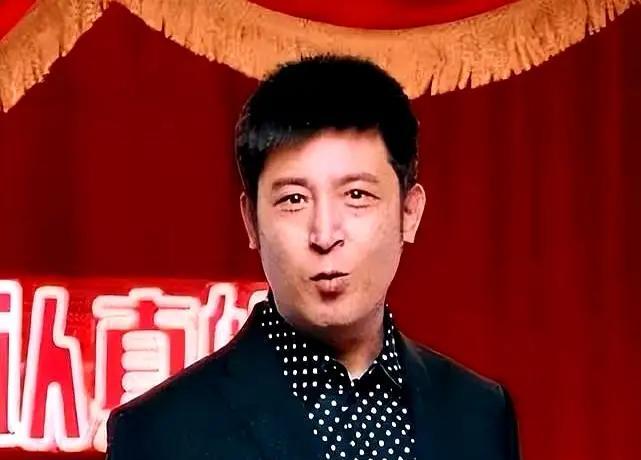 老艺术家的滤镜，说碎就碎。
央视春晚18次登台的“定海神针”孙涛，刚为老搭档闫学