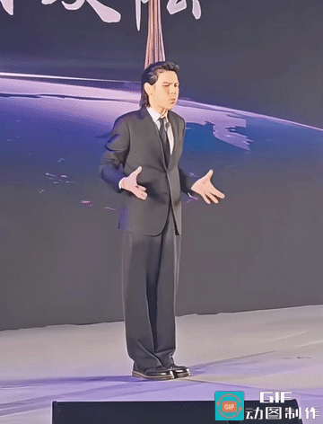 据说他是李连杰的“高徒”
 
刚刷到这个所谓“李连杰徒弟”的现场，直接笑到打鸣！